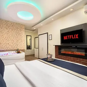 Hotel &